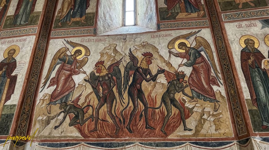 Hình ảnh trong bài viết Quỷ học về Cáo, Chồn Tranh vẽ những con Quỷ đầu gà trên các Thánh điện ở Nga, bởi Gemini.